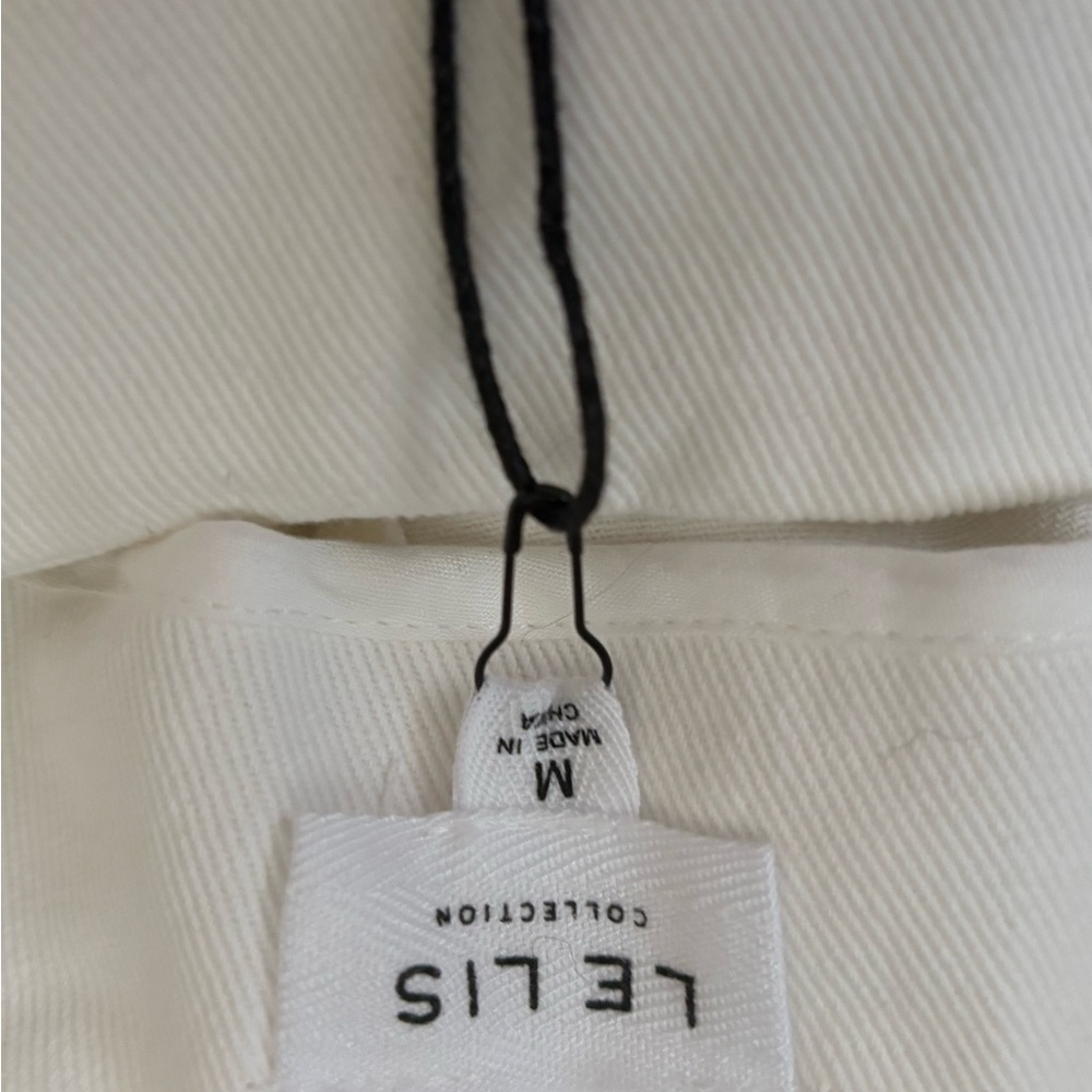 Le Lis White Garment